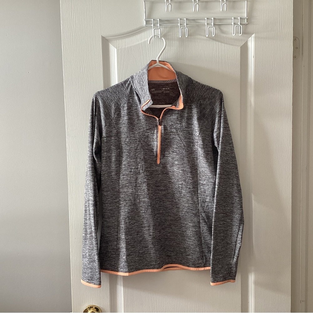 Under Armour Quarter-Zip Ladie’s Top. Size medium.   B6